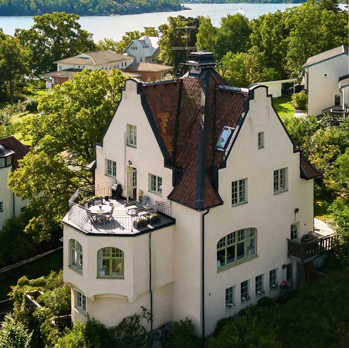 fairytale apartment in sweden with balcony photo by wrede via my Scandinavian home on the happy list