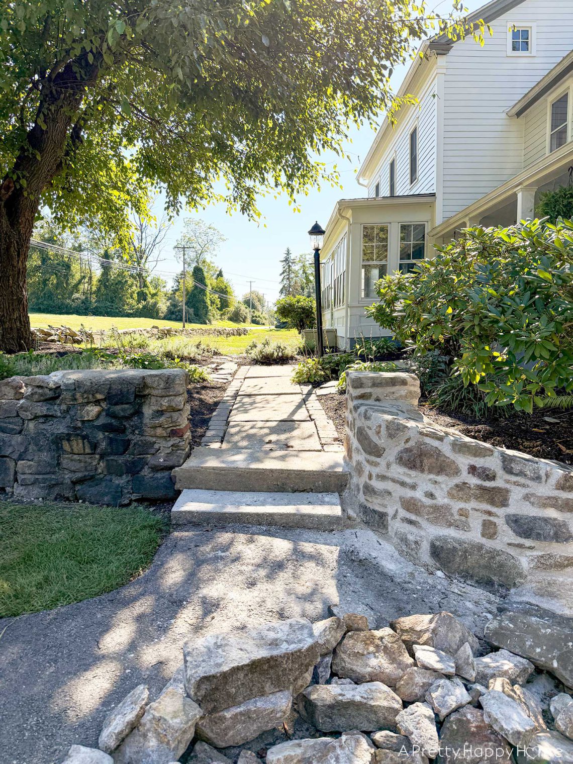 building a curved fieldstone wall and fieldstone steps