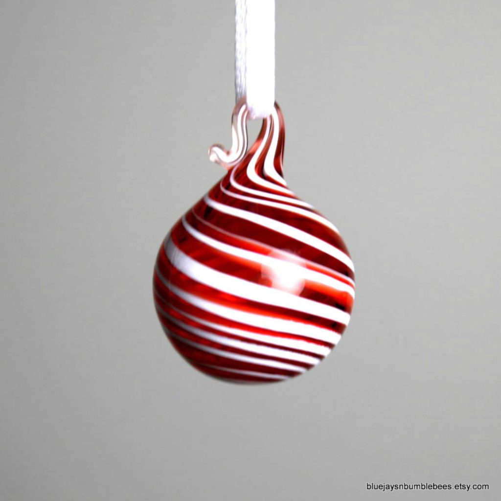 red swirl glass ornament from etsy shop bluejaysnbumblebees beautiful christmas ornaments